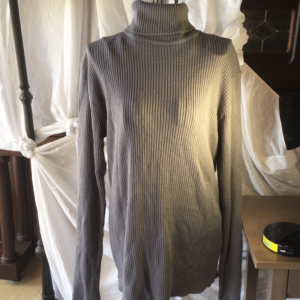 Long turtle neck grey sweater